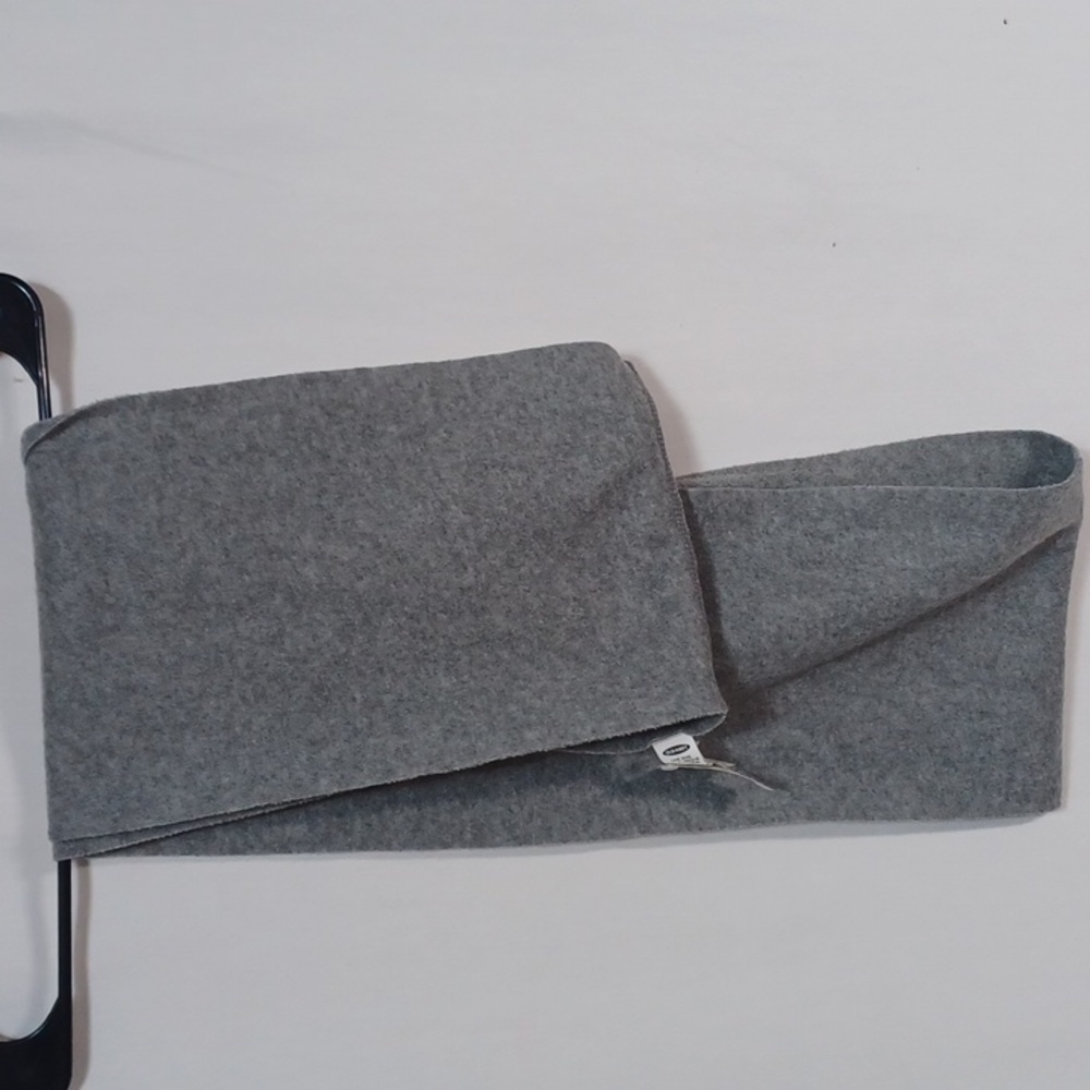 OLD NAVY INFINITY SCARF IN A BEAUTIFUL GRAY POLYESTER